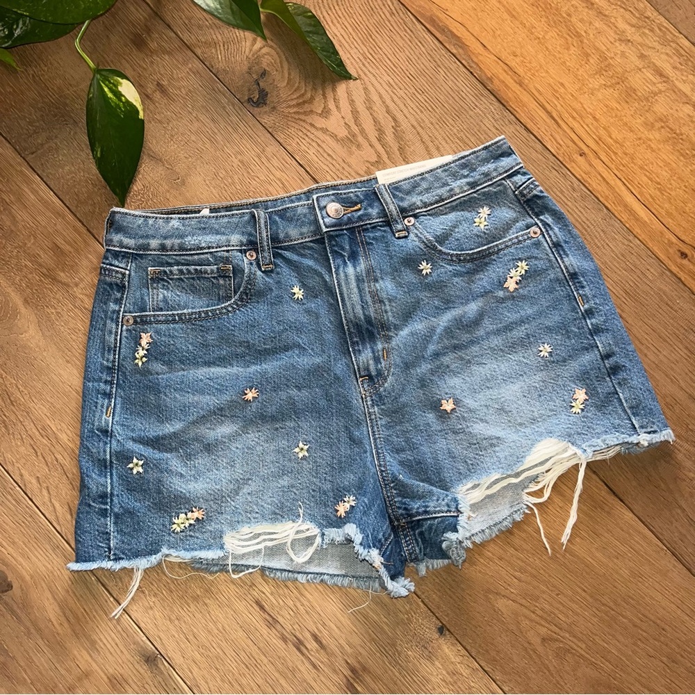 AE NWT embroidered mom shorts cutoff denim high rise floral